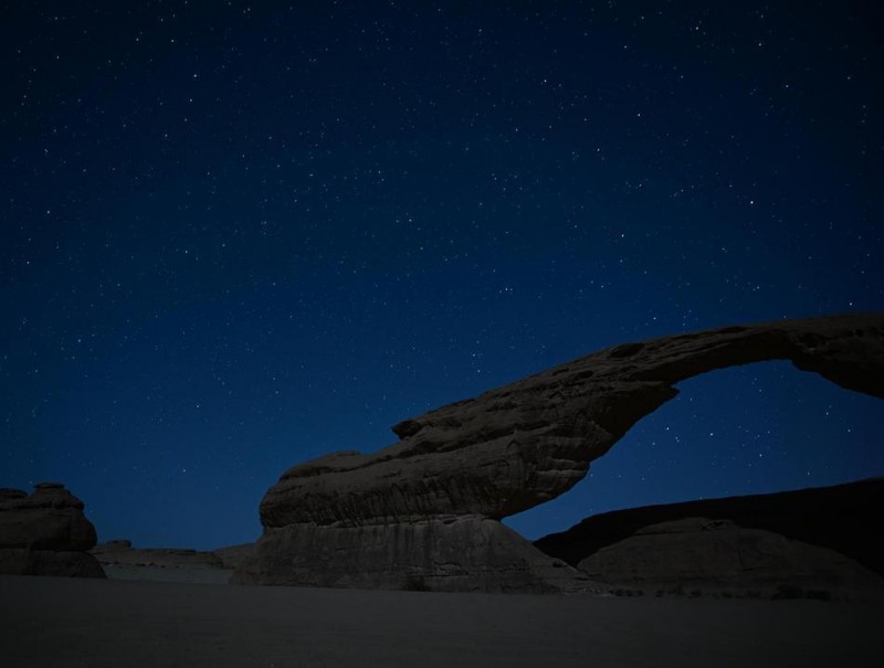 أمسية فلكية في العُلا لمتابعة  شهب القيثاريات أمس