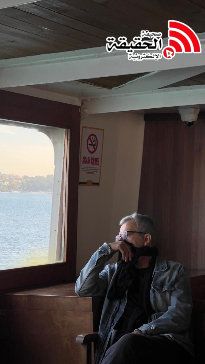 بين نافذةٍ وبحر