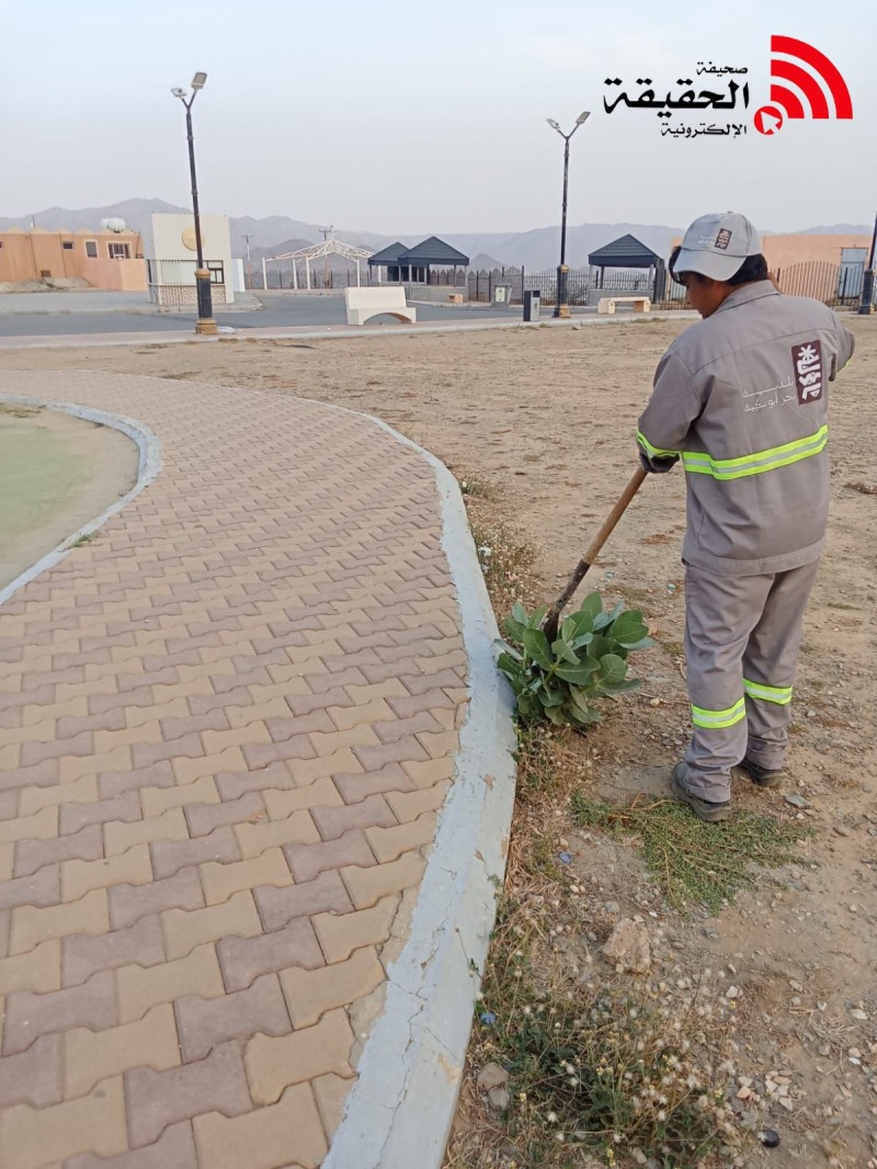 أعمال النظافة اليومية تعزز جودة المرافق في بحر أبو سكينة