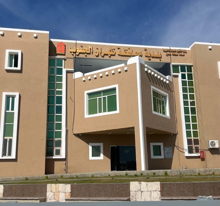 بلدية ظهران الجنوب تواصل أعمال النظافة والصيانة للمقابر