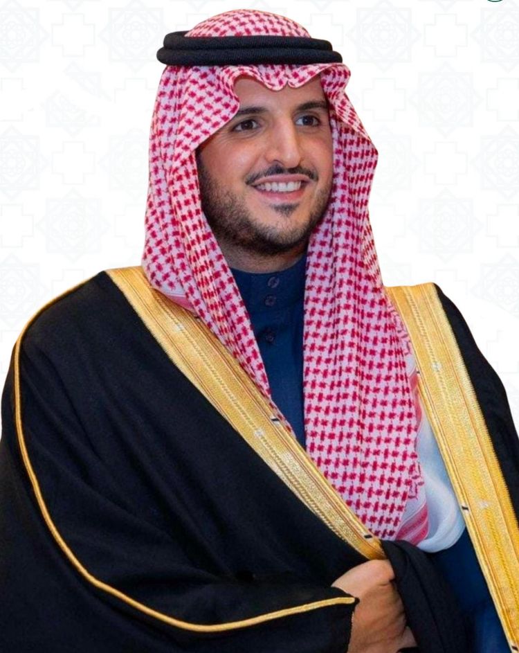 الأمير فواز بن سلطان يطّلع على جاهزية ميدان الهجن بالطائف