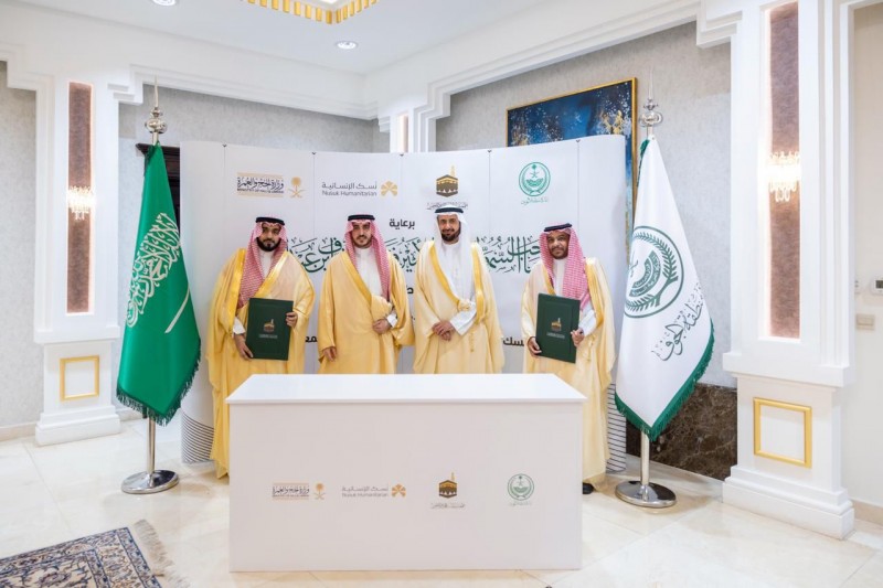أمير الجوف يستقبل وزير الحج ويشهد توقيع مذكرة تعاون لدعم خدمات ضيوف الرحمن
