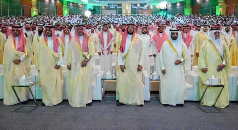 أمير عسير ونائبه يشهدان تخريج أكثر من 5 آلاف متدرب في التدريب التقني