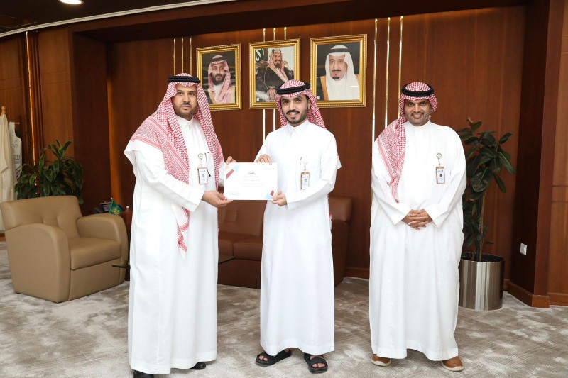 تكريم الموظفين المثاليين بجامعة حفر الباطن للربع الرابع 2025