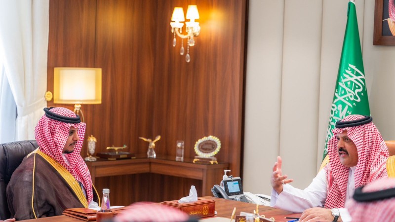 أمير حائل يطّلع على خطط ومشاريع الأمانة المستقبلية