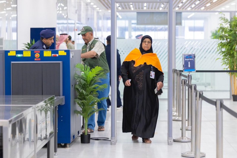 منفذ جديدة عرعر يواصل استقبال حجاج العراق لحج 1447هـ