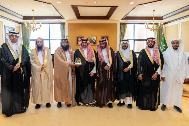 نائب أمير تبوك يتسلّم تقرير مؤسسة الراجحي الخيرية