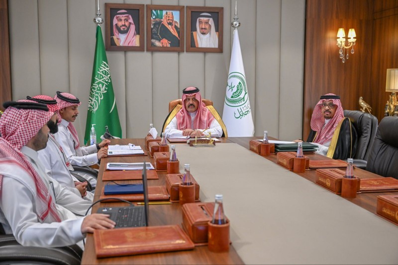 أمير حائل يطّلع على خطط هيئة تطوير المنطقة