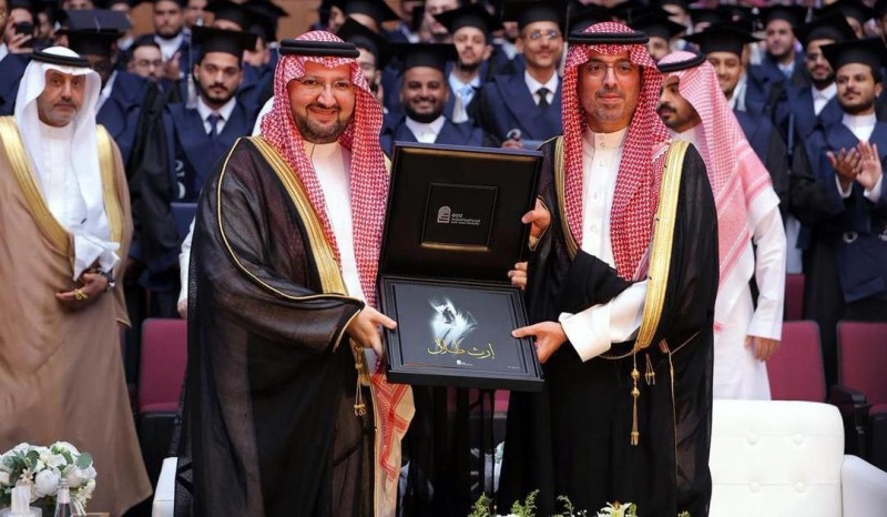 محافظ جدة يشهد تخريج أكثر من 5100 طالب وطالبة بالجامعة العربية المفتوحة