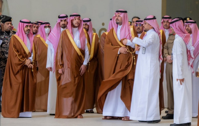 أمير المدينة يتفقد جاهزية قطار الحرمين لموسم الحج