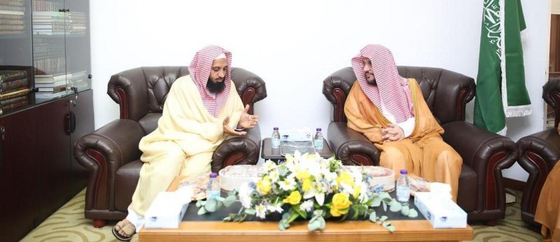 الأمين العام لهيئة كبار العلماء يتفقد أعمال فرع الإفتاء بالمدينة