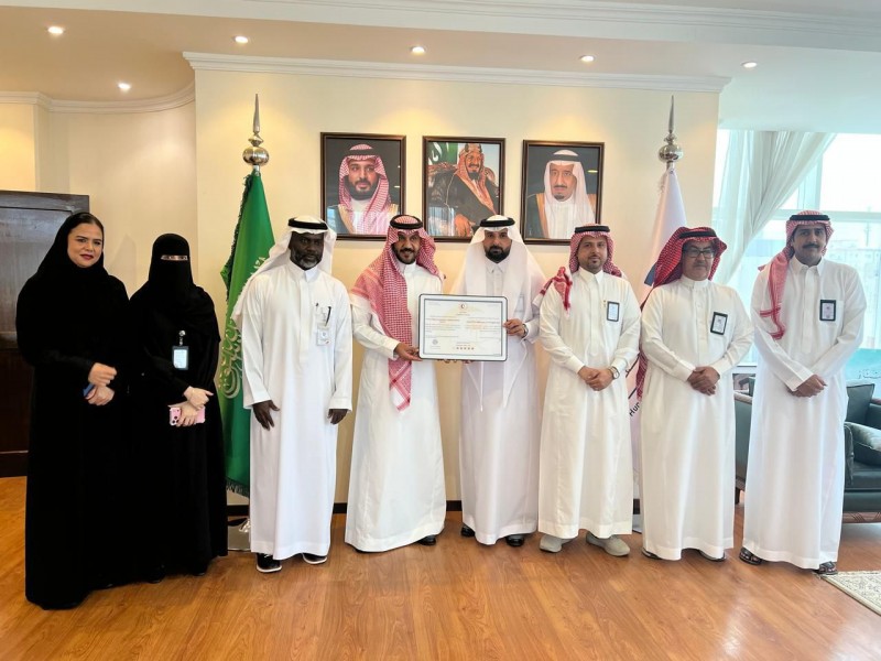فرع الهلال الأحمر بمكة يمنح هيئة حقوق الإنسان شهادة الامتثال الإسعافي