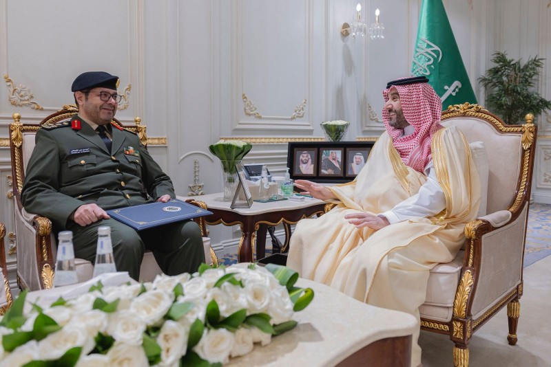 نائب أمير الحدود الشمالية يطّلع على برامج السجون بالمنطقة
