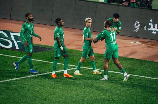 الأهلي يقص تذكرة درجة أولى للأخدود