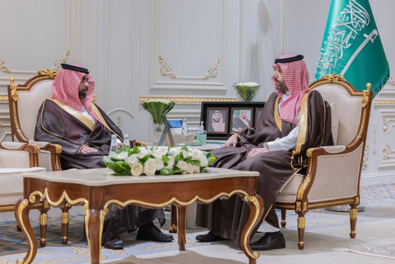 نائب أمير الحدود الشمالية يطّلع على برامج تمكين الكوادر الوطنية