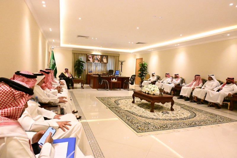 محافظ الجبيل يبحث مع مجلس الأعمال تعزيز الاستثمار ودعم المبادرات التنموية