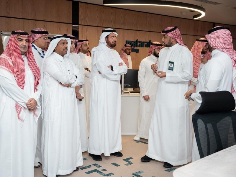 وزير الحج يتفقد مطار جدة ويطلع على مبادرات نسك وحاج بلا حقيبة