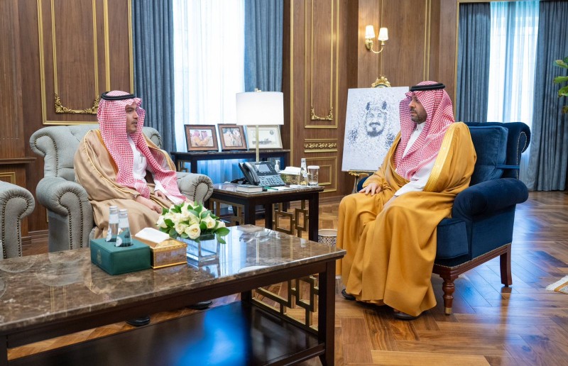 أمير الحدود الشمالية يستقبل مدير الأحوال المدنية المكلف حديثًا