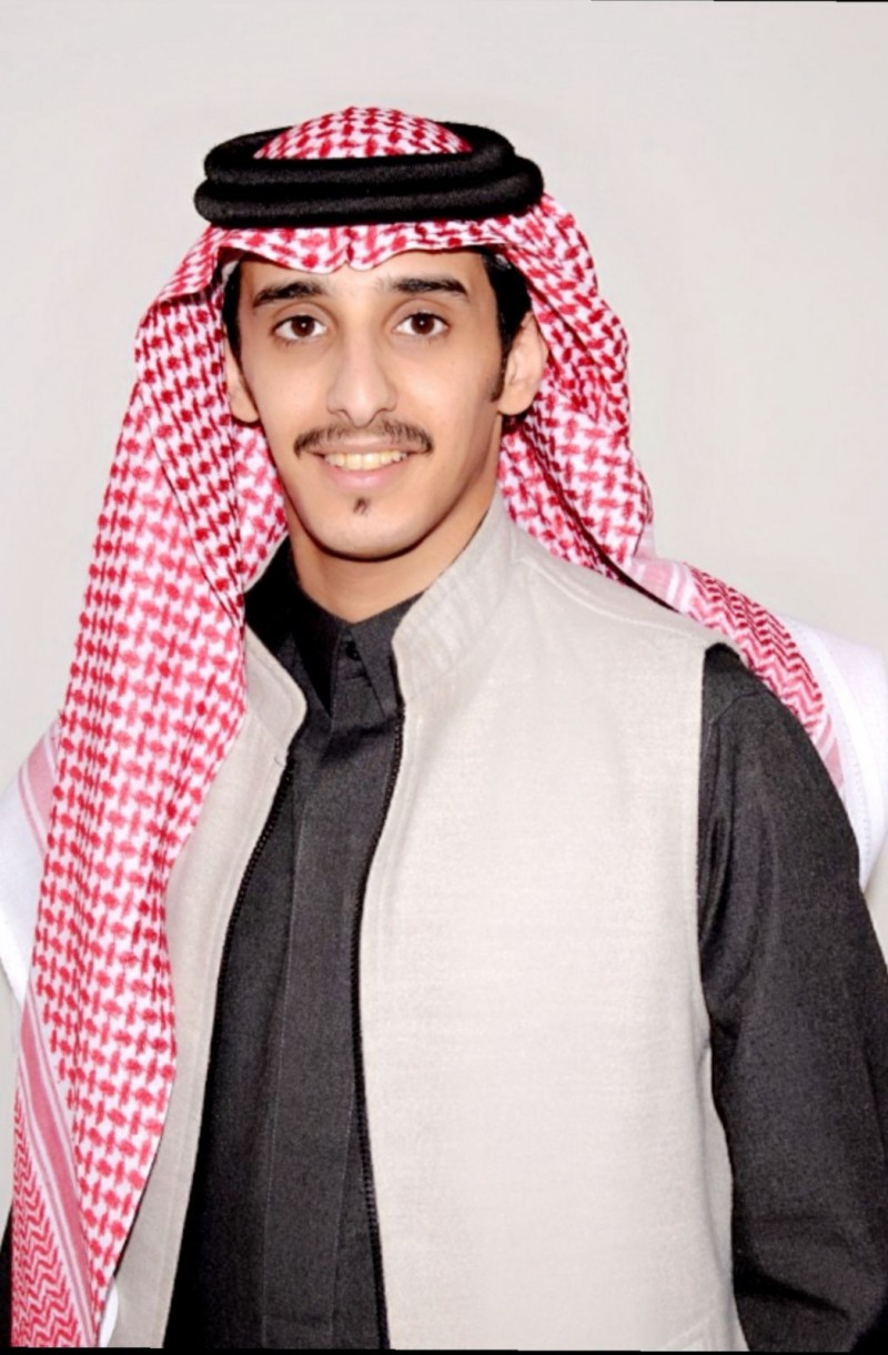 الشاعر عبدالعزيز بن مضوح يُرزق بمولودته الأولى