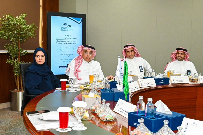 جامعة الإمام عبدالرحمن تبحث تعزيز الشراكات في الطاقة والابتكار