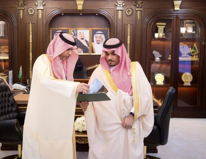 نائب أمير نجران يطّلع على تقرير تنمية الغطاء النباتي ومكافحة التصحر
