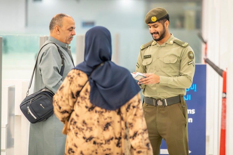 أمير تبوك يتابع استقبال ضيوف الرحمن عبر حالة عمار