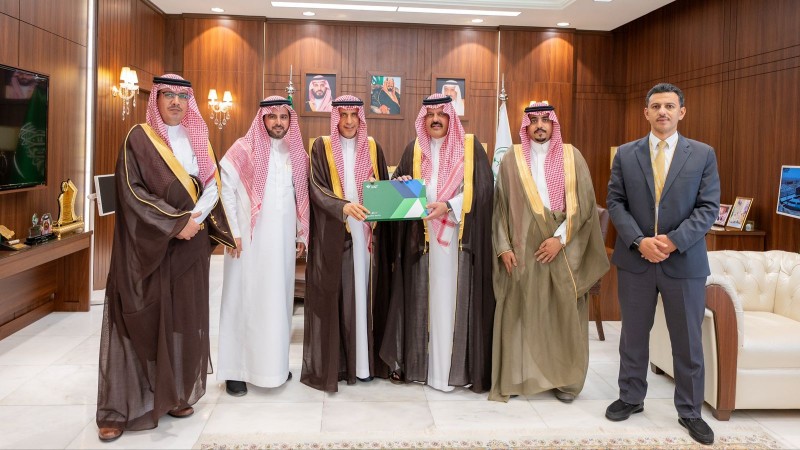 أمير حائل يتسلّم تقرير الخطوط السعودية 2025م