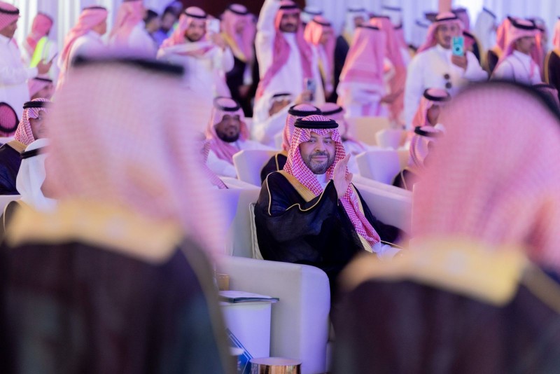 أمير الحدود الشمالية يرعى تخريج 912 متدربًا ومتدربة