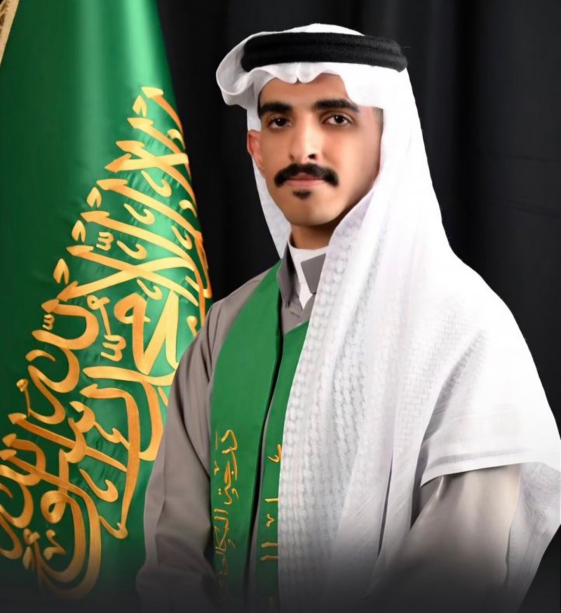 أحمد آل علوان يحتفل بتخرجه من جامعة الملك خالد في تخصص التمريض مع مرتبة الشرف