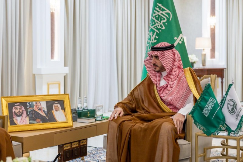 أمير الجوف يدعم استدامة المبادرات الصحية