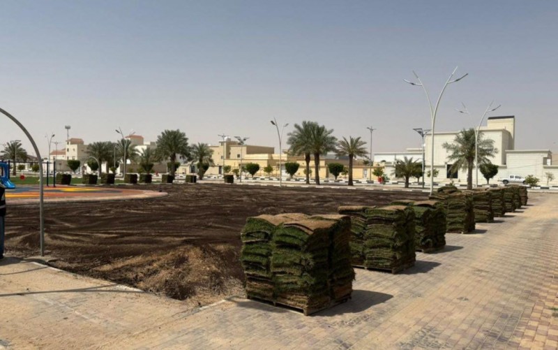بلدية الرفيعة تواصل صيانة الحدائق وتعزيز المسطحات الخضراء