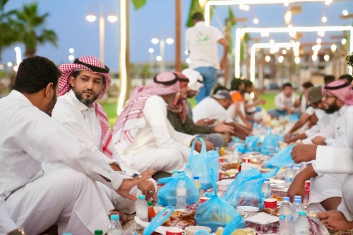 إفطار إحسان الرمضاني لعمال النظافة بصبيا