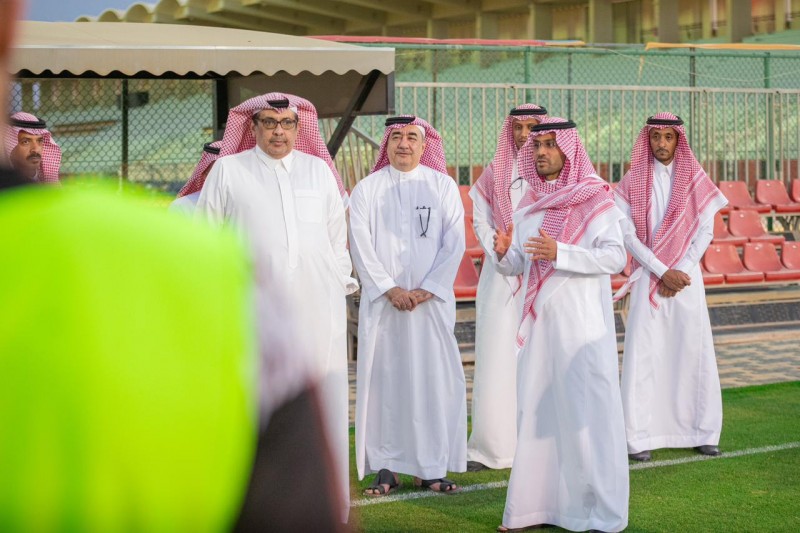 نائب أمير حائل يؤازر الجبلين في تدريبه الأخير قبل ملحق الصعود