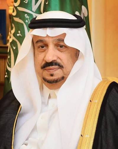 أمير الرياض يستعرض مبادرات الغذاء والدواء لتعزيز الصحة