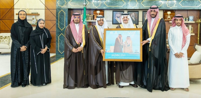 أمير الشرقية يطّلع على مشروع تاكسي أيتام المملكة ويمكّن الأيتام تنموياً