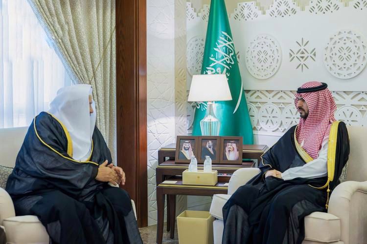 نائب أمير الشرقية يطّلع على مبادرات وبرامج جمعية الدعوة والإرشاد بالأحساء