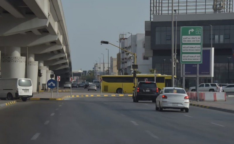 بلدية الدمام تغلق 45 إشارة مرورية لتعزيز انسيابية الحركة المرورية