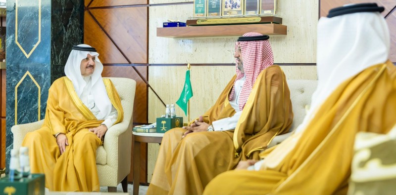 أمير الشرقية يستقبل مدير ميناء الملك عبدالعزيز بالدمام