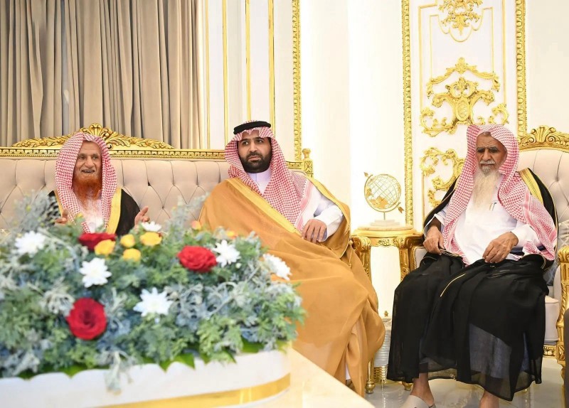 أمير جازان يزور الشيخ مطاعن آل شيبه في بيش