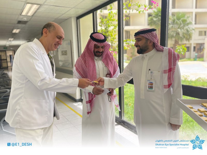 رئيس تشغيل عيون الظهران يهنئ الكوادر والمراجعين بالعيد