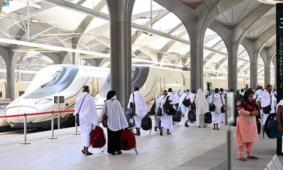 قطار الحرمين يواصل خدمة الحجاج بـ80 رحلة يوميًا