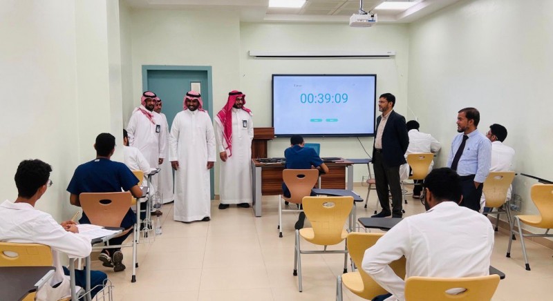عميد كلية الصيدلة بجامعة جازان يتفقد سير الاختبارات النهائية