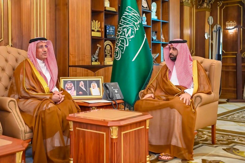 أمير جازان يطّلع على مشاريع النقل والخدمات اللوجستية بالمنطقة أمير جازان يطّلع على مشاريع النقل والخدمات اللوجستية بالمنطقة