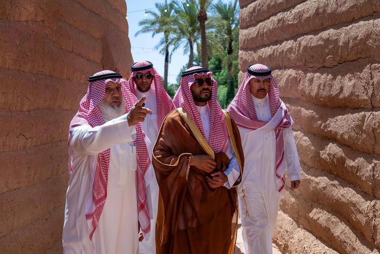 نائب أمير حائل يؤكد أهمية المحافظة على الموروث الوطني
