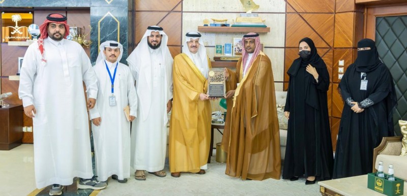 سمو أمير الشرقية يستقبل رئيس وأعضاء جمعية رؤية لتنمية القدرات البشرية