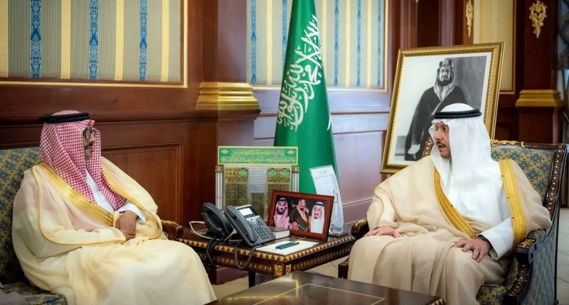 نائب أمير المدينة يتابع جهود جمعية طيبة للإسكان