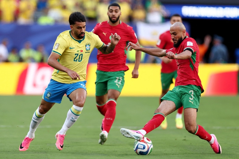 فينيسيوس ينقذ البرازيل.. والمغرب يثبت مكانته العالمية بتعادل مستحق