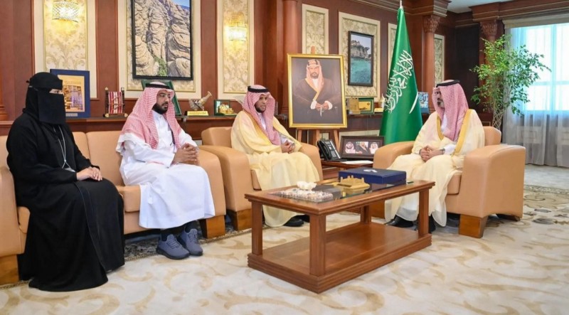 نائب أمير جازان يطّلع على برامج بنك التنمية الاجتماعية بالمنطقة