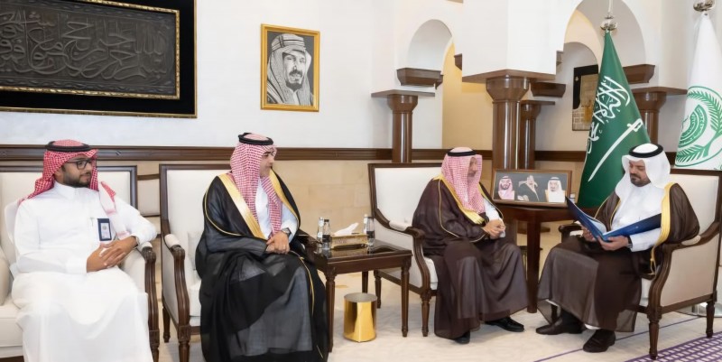 نائب أمير مكة يتسلّم تقرير مشاريع القطاع الغربي للمياه