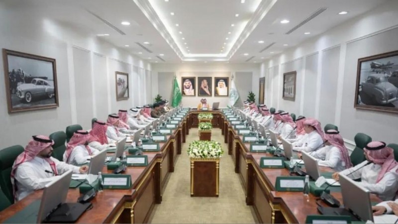 أمير الحدود الشمالية يترأس اجتماع المدن الصحية ويؤكد أهمية استكمال متطلبات الاعتماد